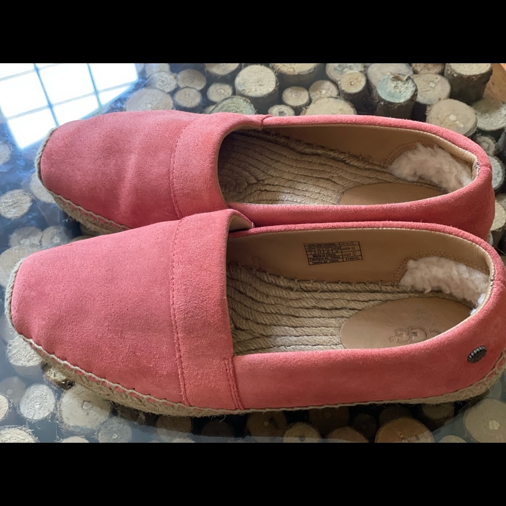Ugg Size 7 - image 4